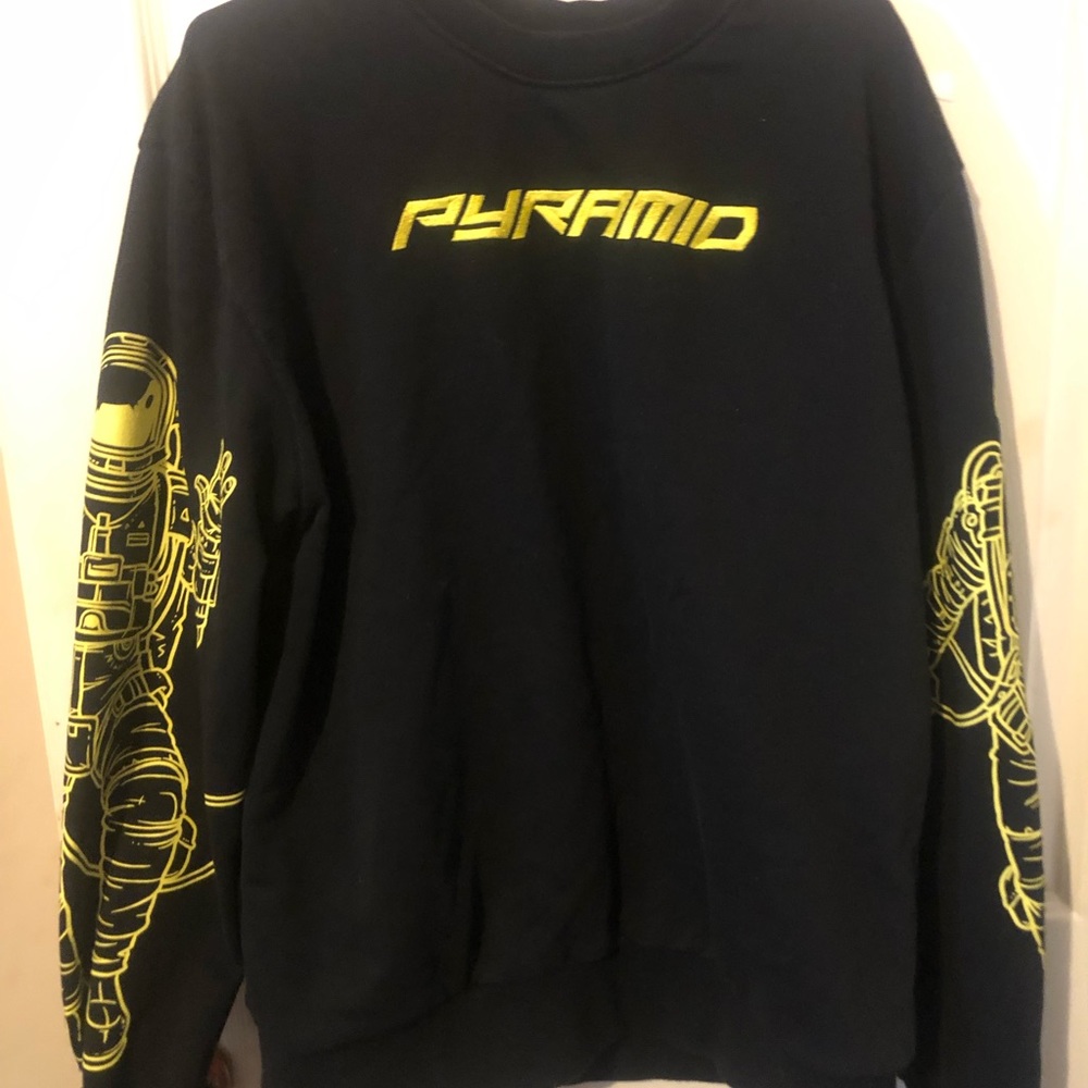 Chris Brown black pyramid astronaut crew neck